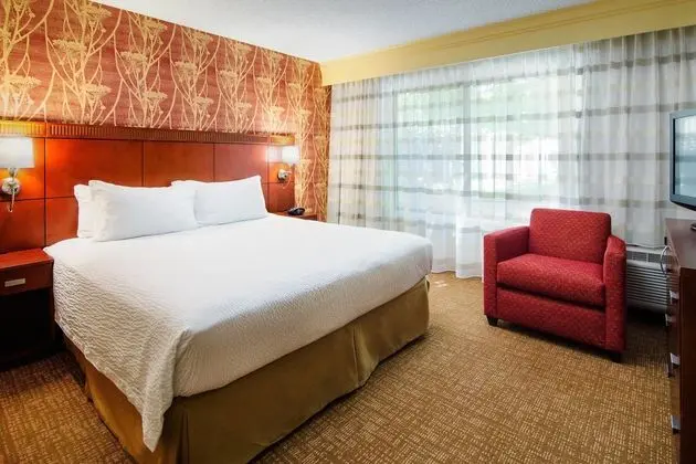 Courtyard by Marriott Bakersfield