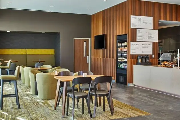 Courtyard by Marriott Baltimore Downtown/McHenry Row - Yerinde Yemek
