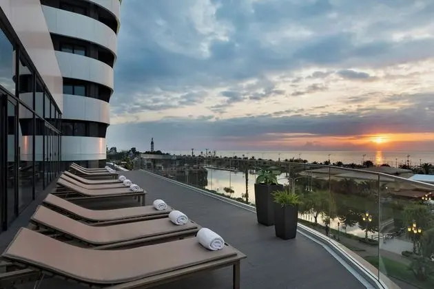 Courtyard By Marriott Batumi - Havuz