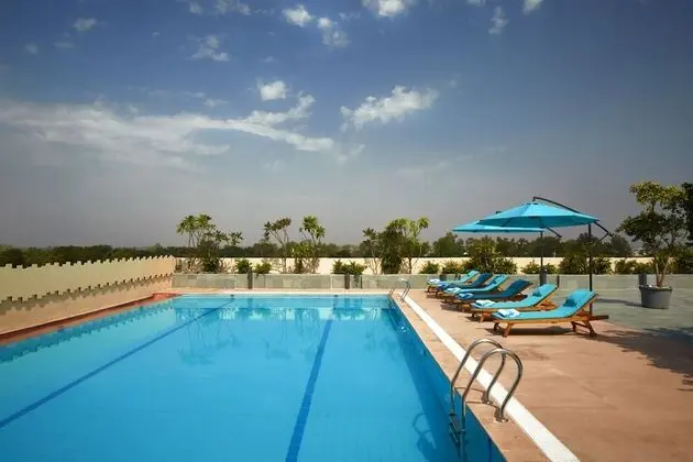 Courtyard by Marriott Bilaspur - Havuz