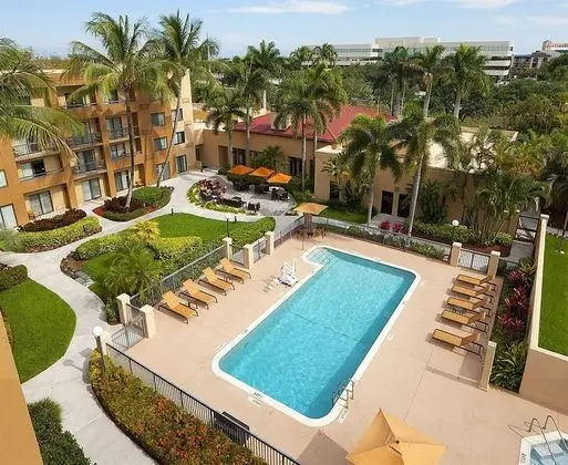 Courtyard by Marriott Boca Raton - Havuz