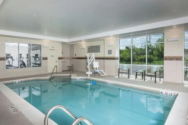 Courtyard by Marriott Boston Littleton - Havuz