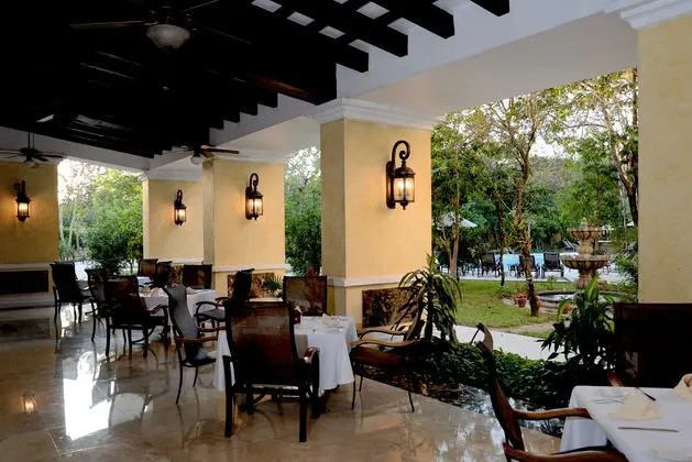 Courtyard By Marriott Cancun Airport