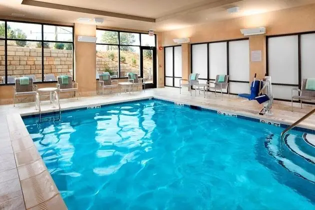 Courtyard by Marriott Charlotte Waverly - Havuz