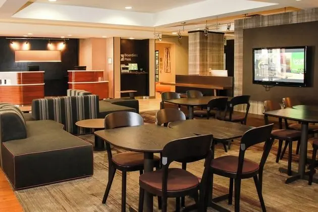 Courtyard by Marriott Chesapeake - Lobi