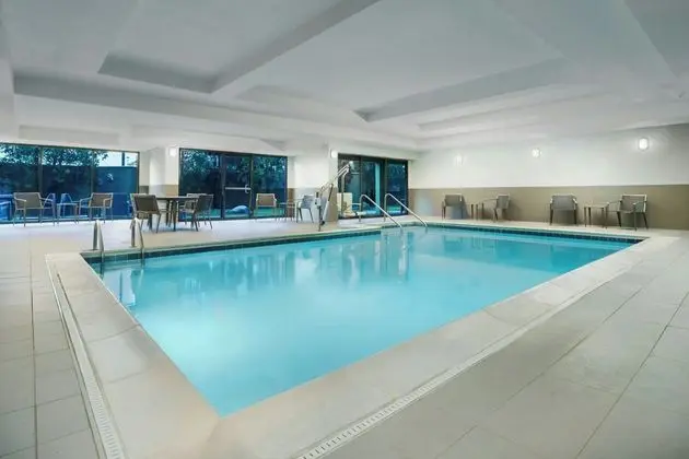 Courtyard by Marriott Chicago Midway Airport - Havuz