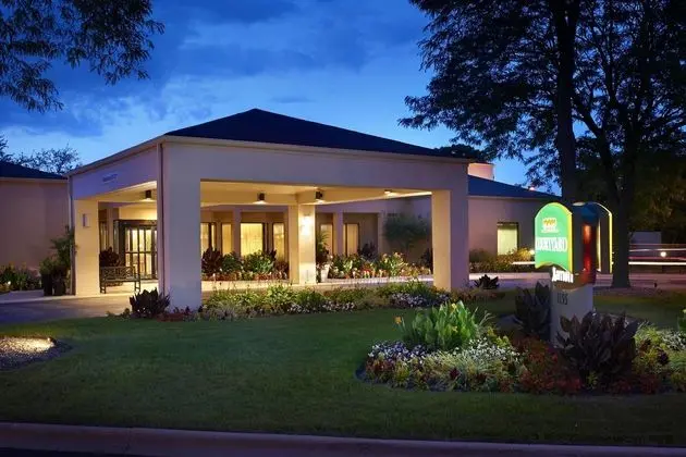 Courtyard by Marriott Chicago Naperville