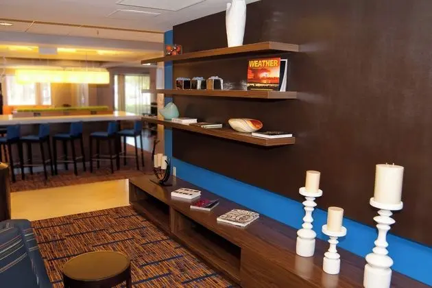 Courtyard by Marriott Cincinnati Airport - Lobi