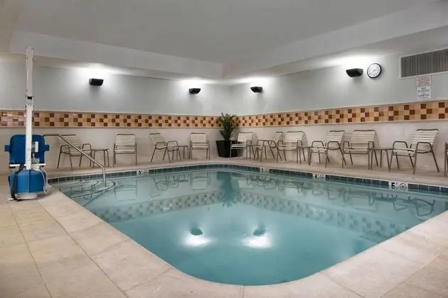 Courtyard by Marriott Collierville - Havuz