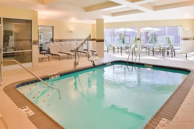 Courtyard by Marriott Columbus Grove City - Havuz