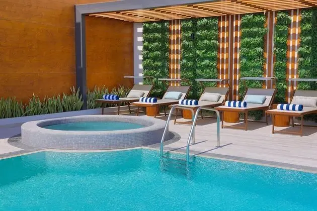 Courtyard by Marriott Culture Village, Dubai - Havuz