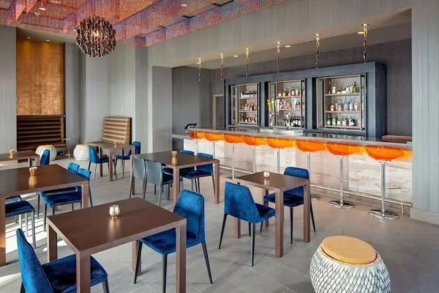 Courtyard by Marriott Dallas Downtown/Reunion District - Yerinde Yemek