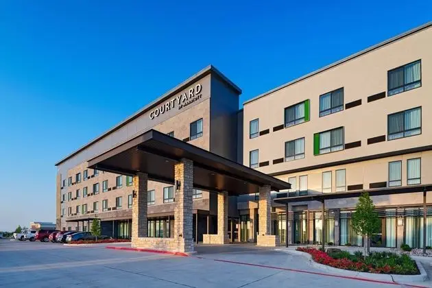 Courtyard by Marriott Dallas Grand Prairie