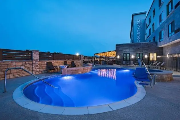 Courtyard by Marriott Dallas Grand Prairie - Havuz