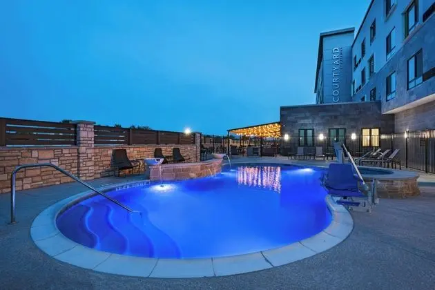 Courtyard by Marriott Dallas Grand Prairie - Havuz