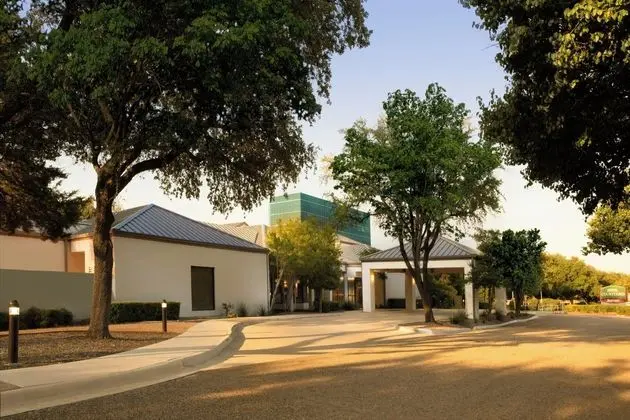 Courtyard by Marriott Dallas Las Colinas - Dış Mekan
