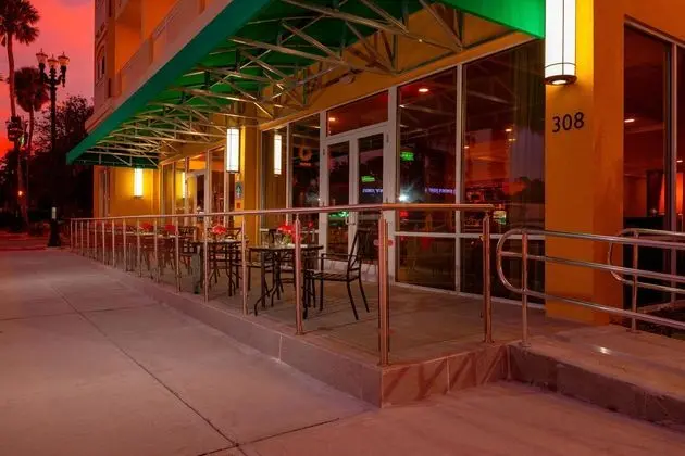 COURTYARD BY MARRIOTT DELAND HISTORIC DOWNTOWN - Yerinde Yemek