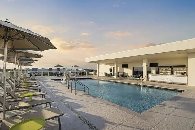 Courtyard by Marriott Delray Beach - Havuz