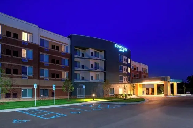 Courtyard by Marriott Detroit Farmington - Dış Mekan
