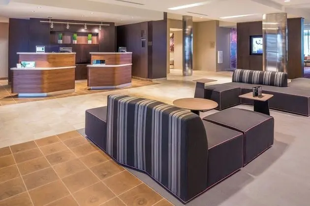 Courtyard by Marriott Detroit Farmington - Lobi