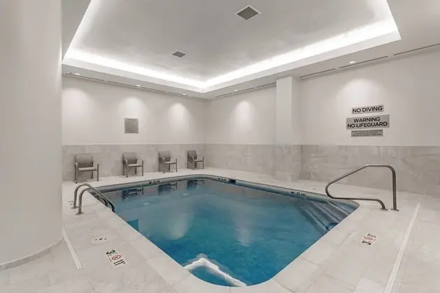 Courtyard by Marriott Easton-Columbus - Havuz