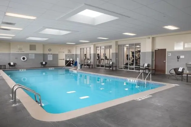 Courtyard by Marriott Edina Bloomington - Havuz