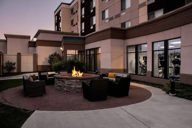 Courtyard by Marriott Edmonton West - 1