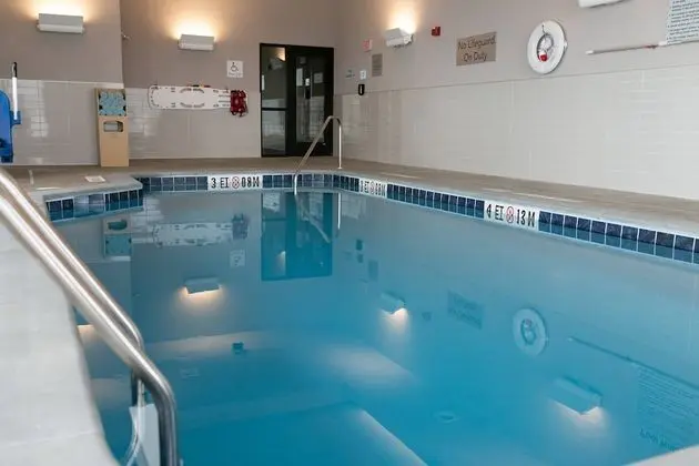 Courtyard by Marriott Elkhart - Havuz