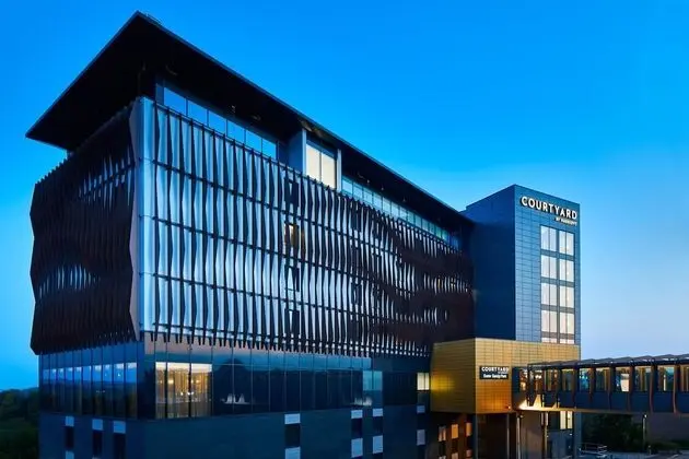 Courtyard by Marriott Exeter Sandy Park - 1