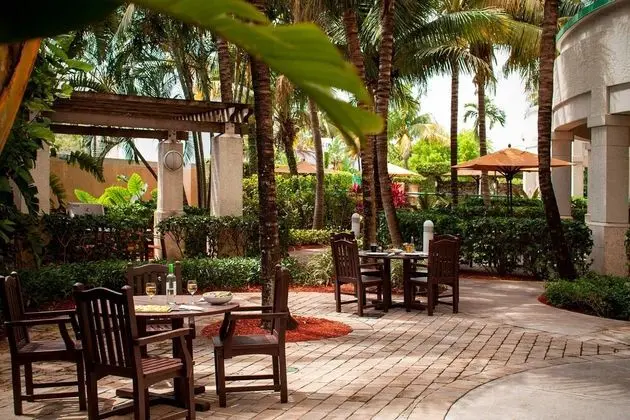 Courtyard by Marriott Fort Lauderdale Airport & Cruise Port - Dış Mekan