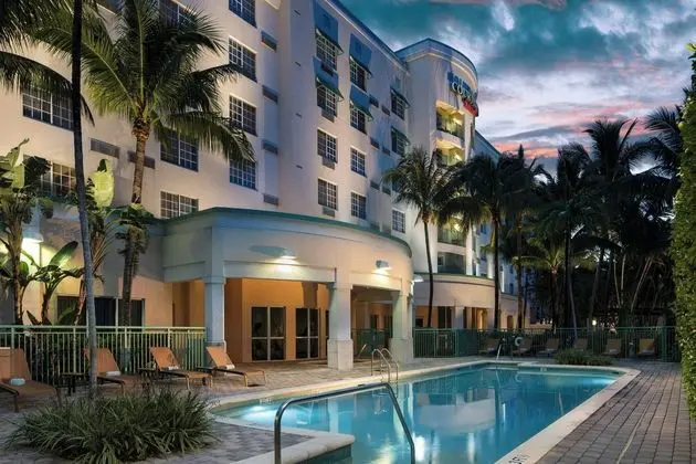 Courtyard by Marriott Fort Lauderdale Airport & Cruise Port - Havuz