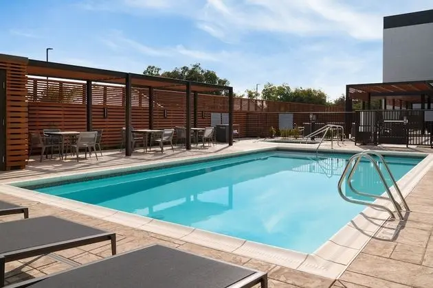 Courtyard by Marriott Fresno Clovis - Havuz