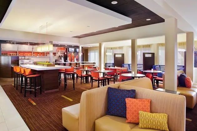 Courtyard by Marriott Fresno