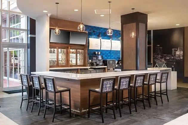 Courtyard by Marriott Greenville Downtown - Yerinde Yemek