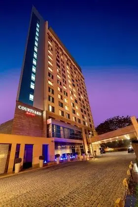 Courtyard by Marriott Gurugram Downtown - Dış Mekan