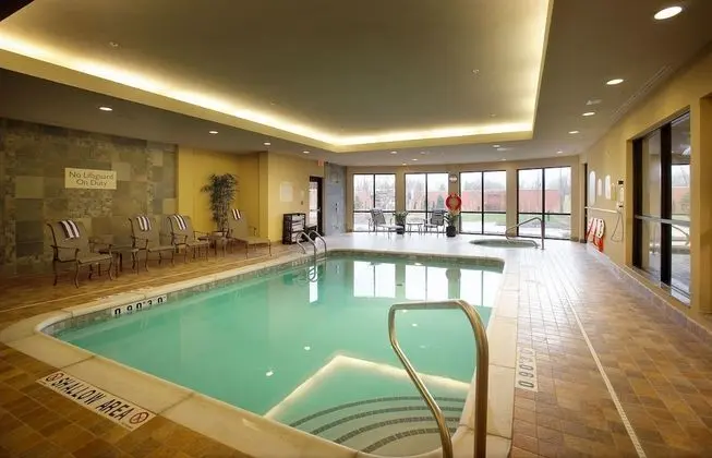 Courtyard by Marriott Hamilton - Havuz