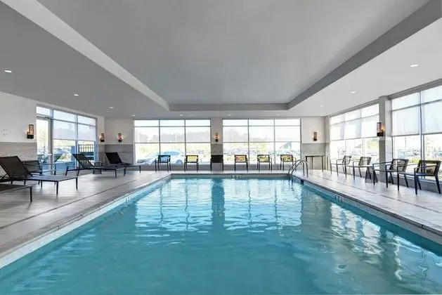 Courtyard by Marriott Hamilton - Havuz