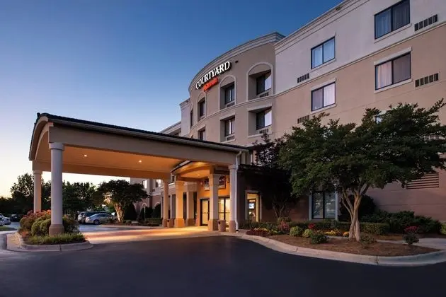 Courtyard by Marriott High Point - Dış Mekan