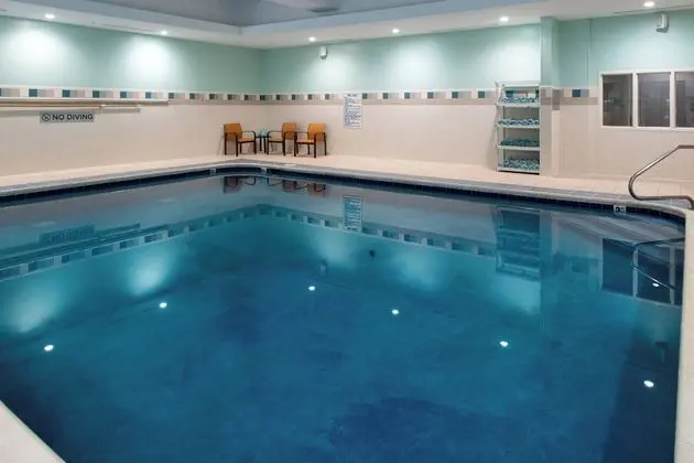 Courtyard by Marriott High Point - Havuz