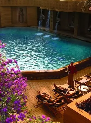 Courtyard by Marriott Hyderabad - Havuz
