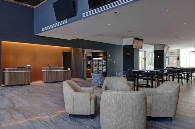 Courtyard by Marriott Iowa City University Heights - Lobi