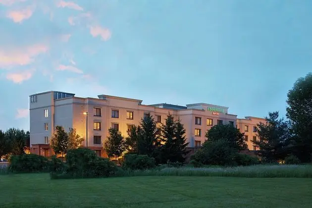 Courtyard by Marriott Ithaca Airport/University - Dış Mekan