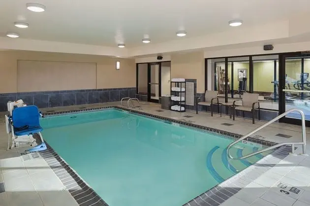 Courtyard by Marriott Ithaca Airport/University - Havuz