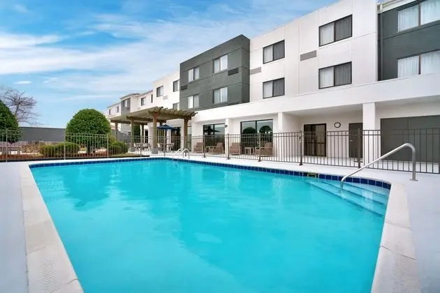Courtyard by Marriott Johnson City - Havuz
