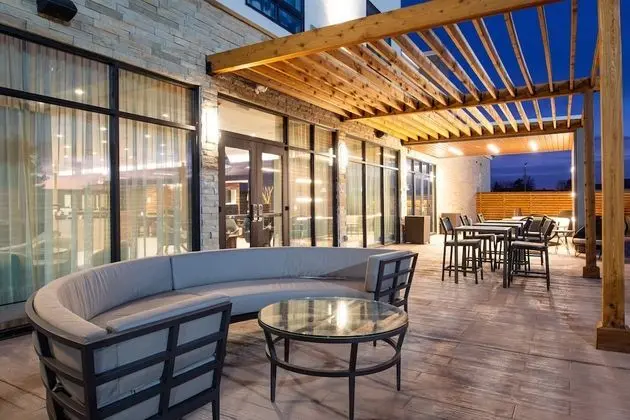 Courtyard by Marriott Kansas City Olathe - Dış Mekan