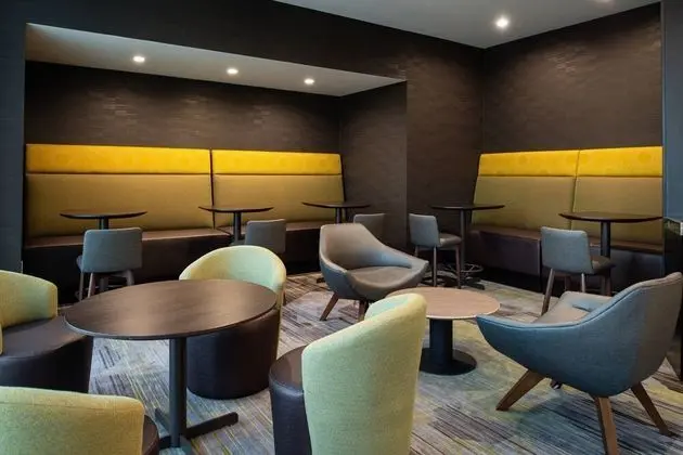 Courtyard by Marriott Kansas City Olathe - Lobi