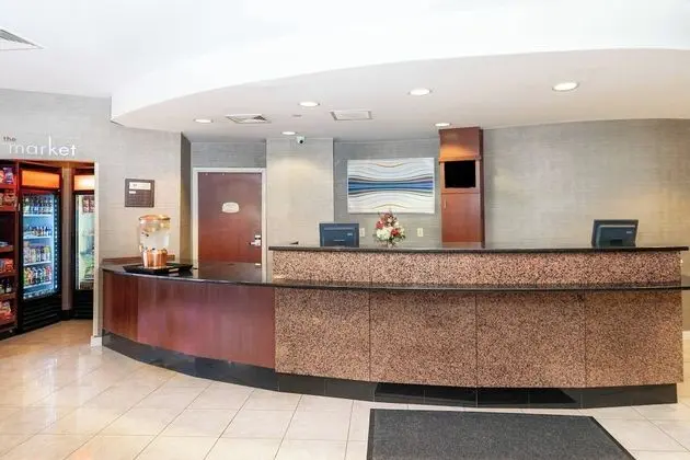 Courtyard by Marriott Kingston - Lobi