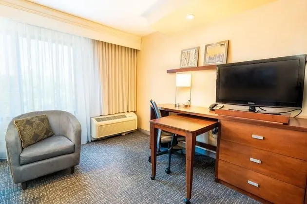 Courtyard by Marriott Kingston - Oda