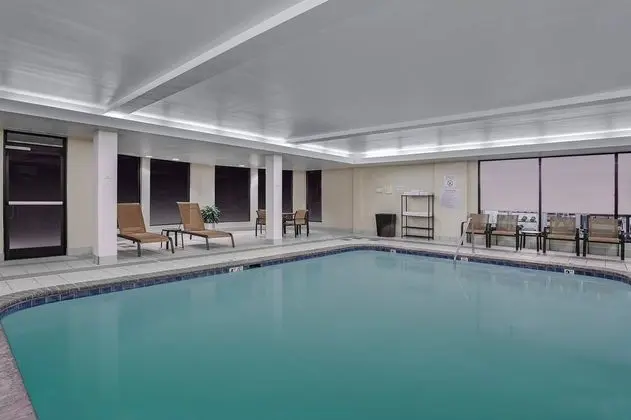 Courtyard by Marriott Knoxville Cedar Bluff - Havuz
