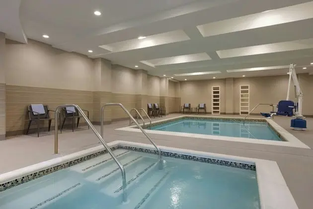 Courtyard by Marriott Lancaster - Havuz